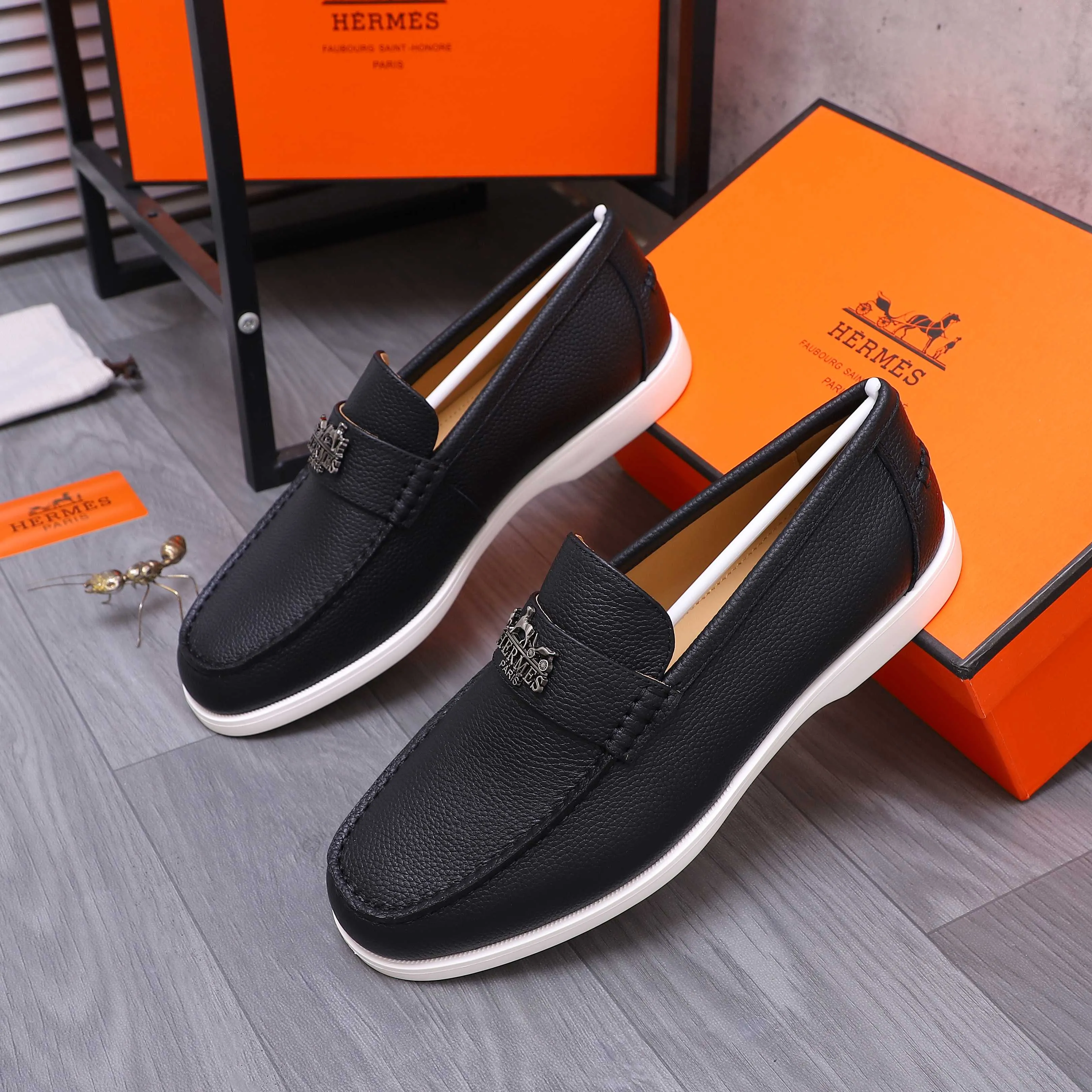 Men's shoes 💰p560 Product trademark: HERMES "Hermes" casual slip-on men's shoes. Regular size: 38-46 (45.46 is custom-made and non-returnable) Product materials: Selected pebbled cowhide upper, cowhide lining, original foam rubber ultra-light sole